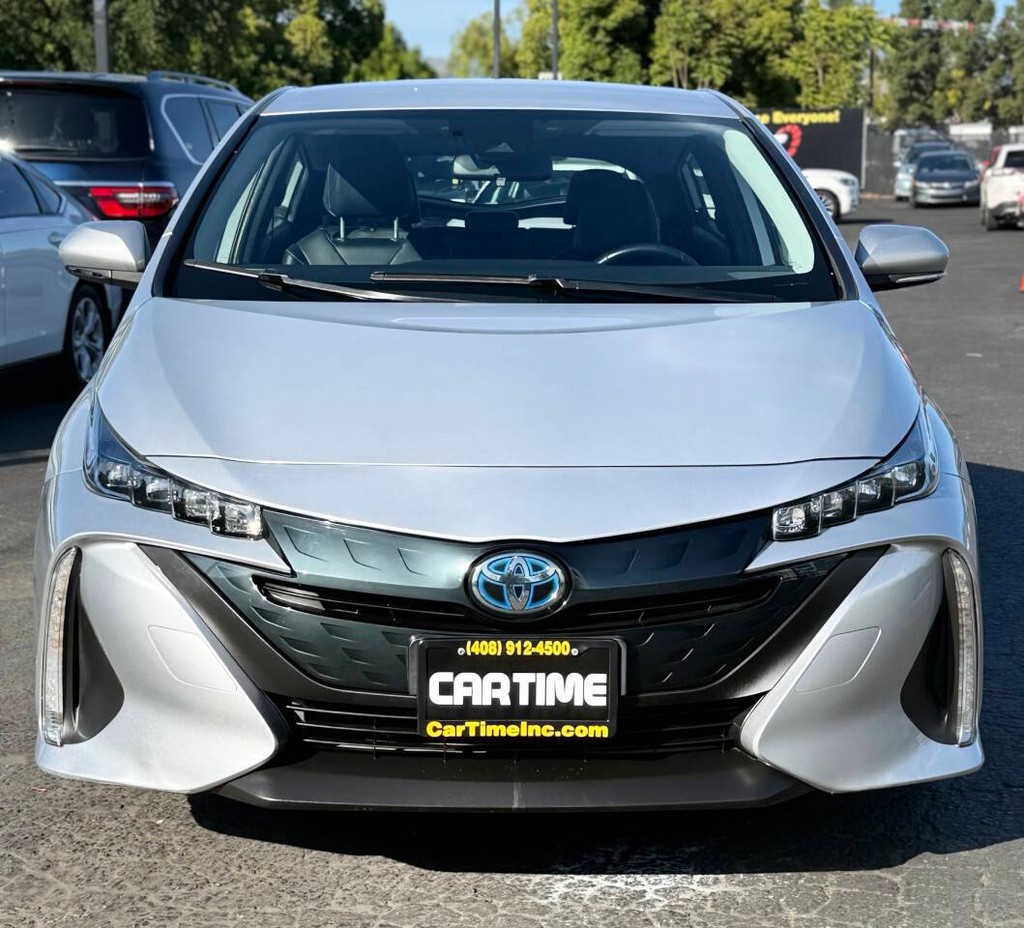 Toyota Prius Prime Vehicle Full-screen Gallery Image 02