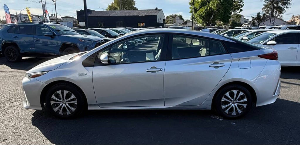 Toyota Prius Prime Vehicle Full-screen Gallery Image 04