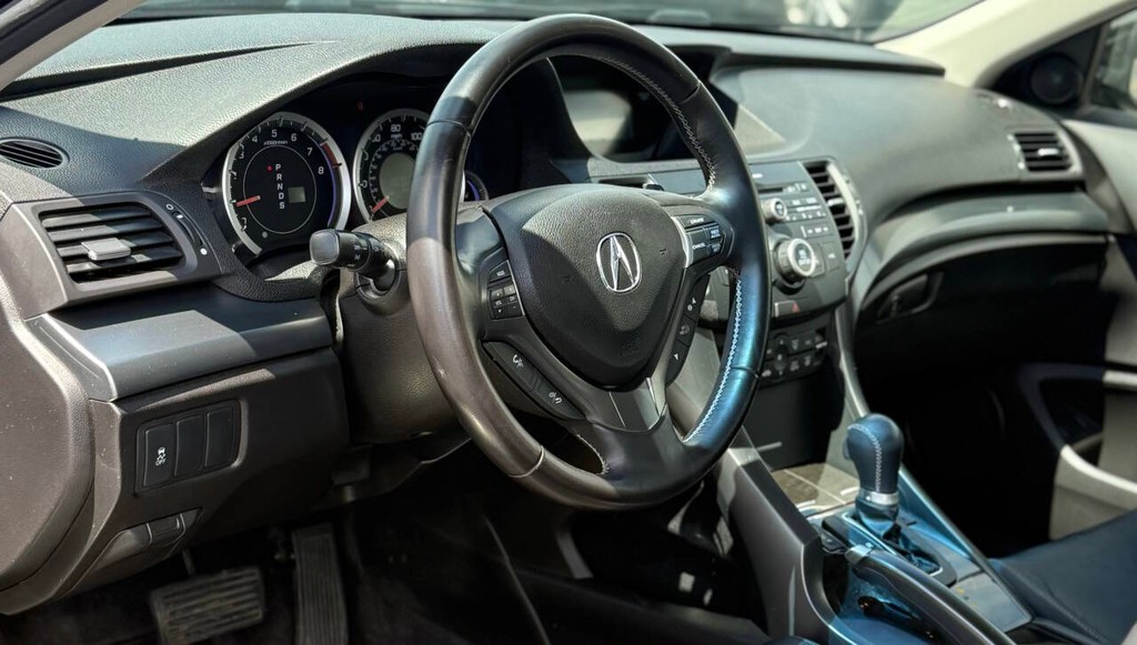 Acura TSX Vehicle Full-screen Gallery Image 09