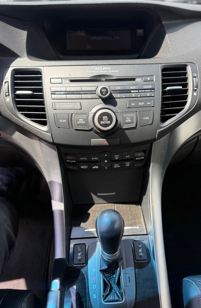 Acura TSX Vehicle Full-screen Gallery Image 10