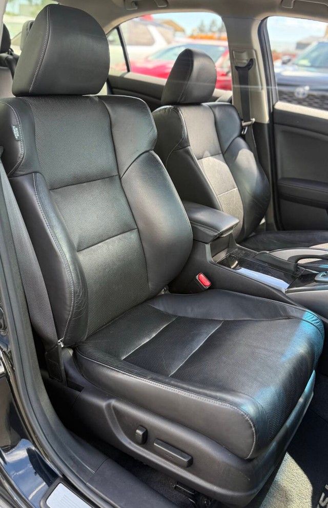 Acura TSX Vehicle Full-screen Gallery Image 12