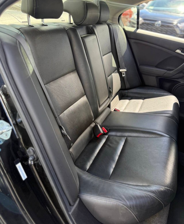 Acura TSX Vehicle Full-screen Gallery Image 14