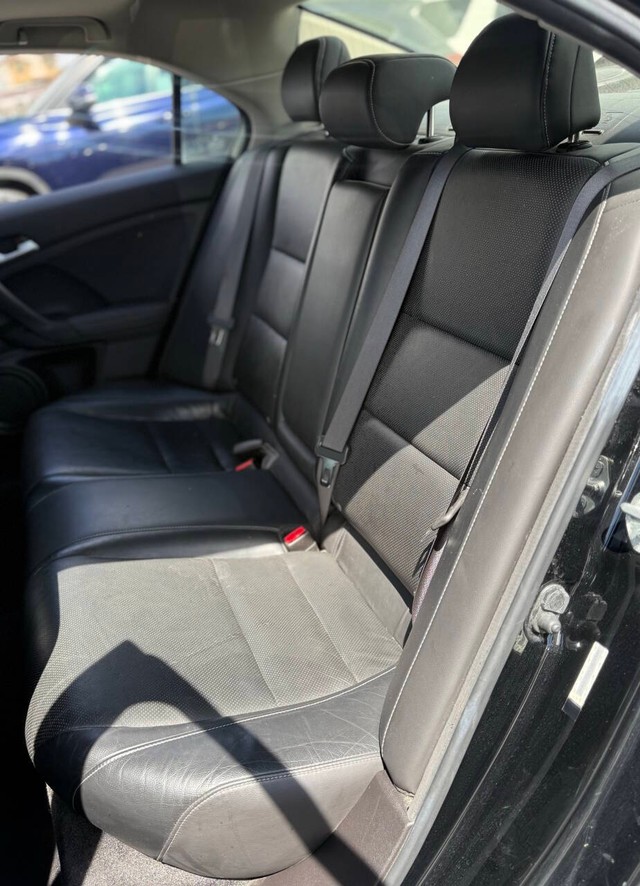 Acura TSX Vehicle Full-screen Gallery Image 15