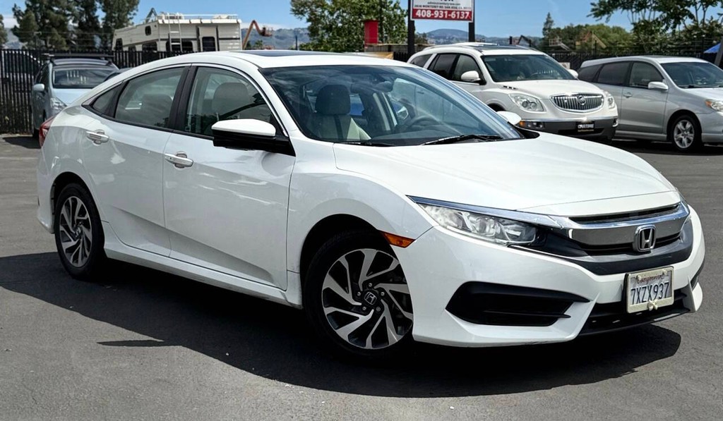 Honda Civic Sedan Vehicle Full-screen Gallery Image 02