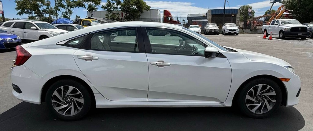 Honda Civic Sedan Vehicle Full-screen Gallery Image 05