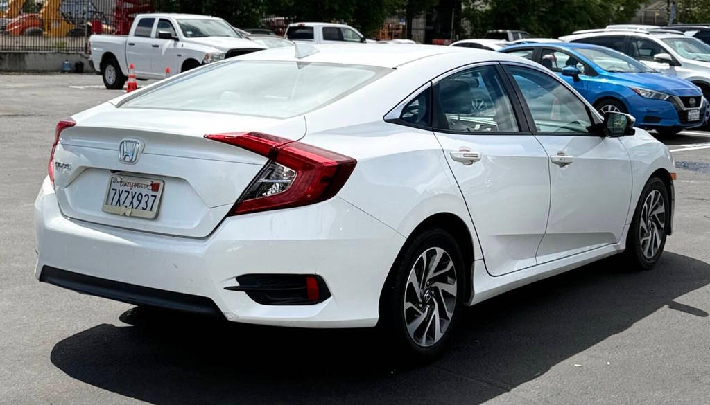 Honda Civic Sedan Vehicle Full-screen Gallery Image 06