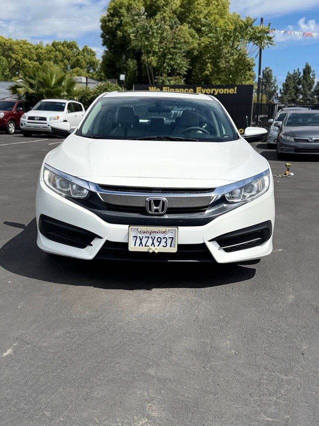 Honda Civic Sedan Vehicle Full-screen Gallery Image 03