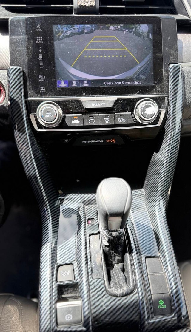 Honda Civic Sedan Vehicle Full-screen Gallery Image 11