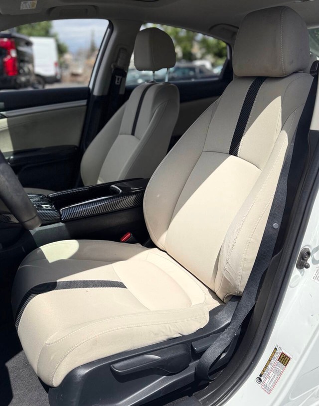 Honda Civic Sedan Vehicle Full-screen Gallery Image 12