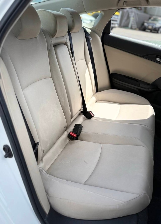 Honda Civic Sedan Vehicle Full-screen Gallery Image 14