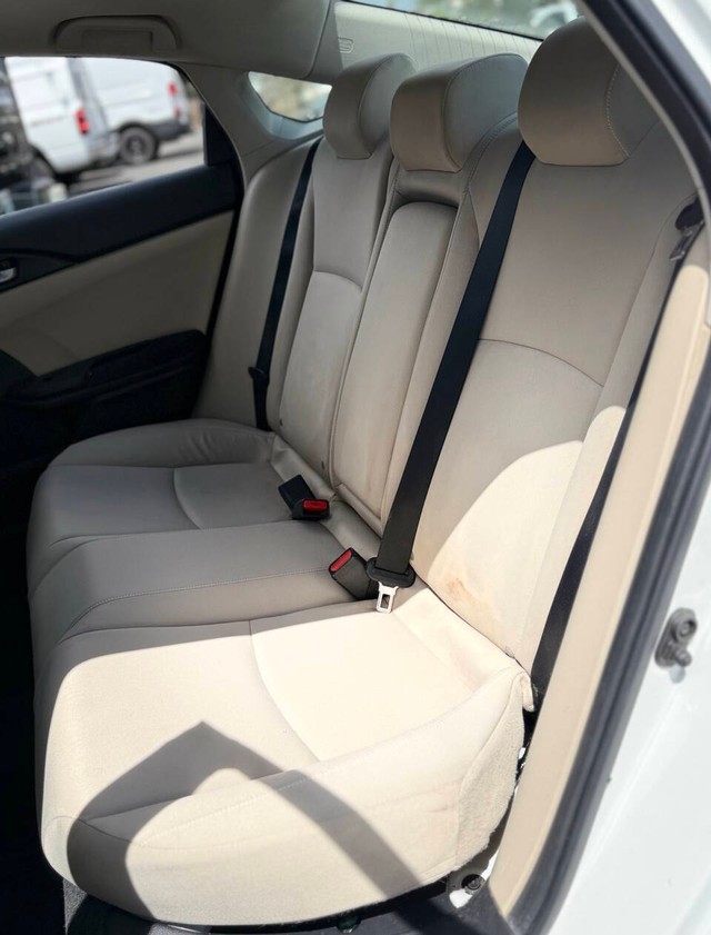 Honda Civic Sedan Vehicle Full-screen Gallery Image 15