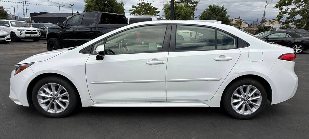 Toyota Corolla Vehicle Full-screen Gallery Image 04
