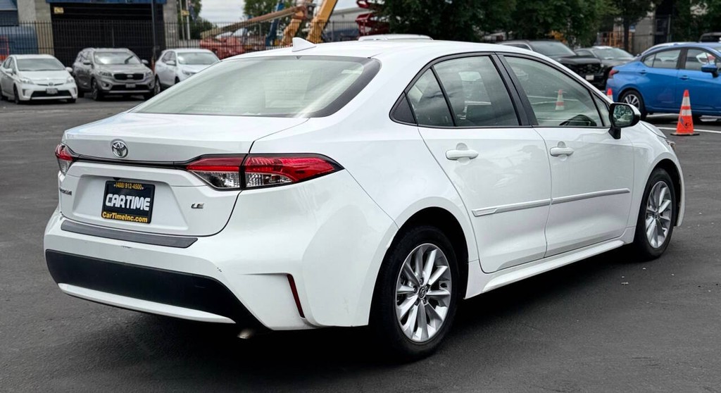 Toyota Corolla Vehicle Full-screen Gallery Image 06