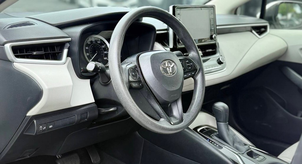 Toyota Corolla Vehicle Full-screen Gallery Image 07