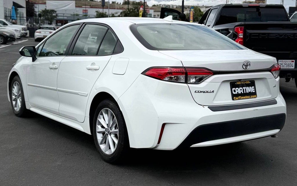 Toyota Corolla Vehicle Full-screen Gallery Image 08