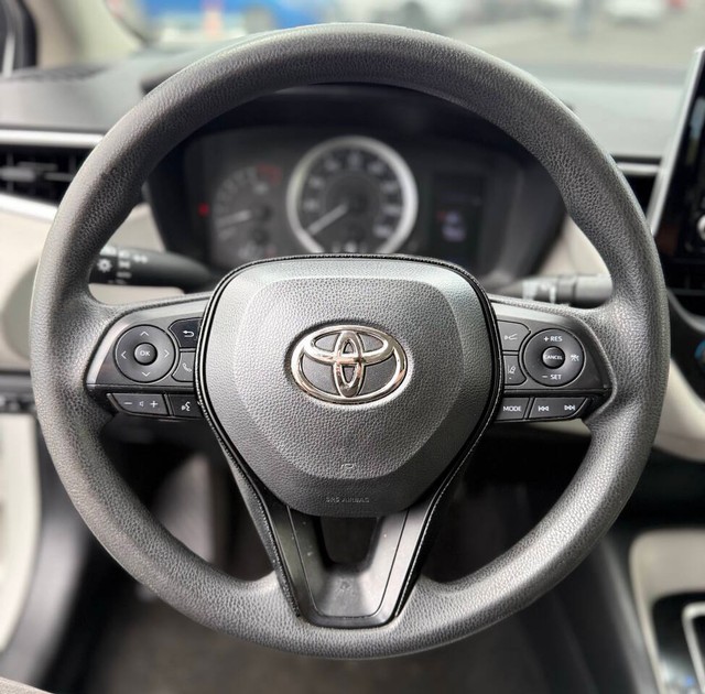 Toyota Corolla Vehicle Full-screen Gallery Image 10