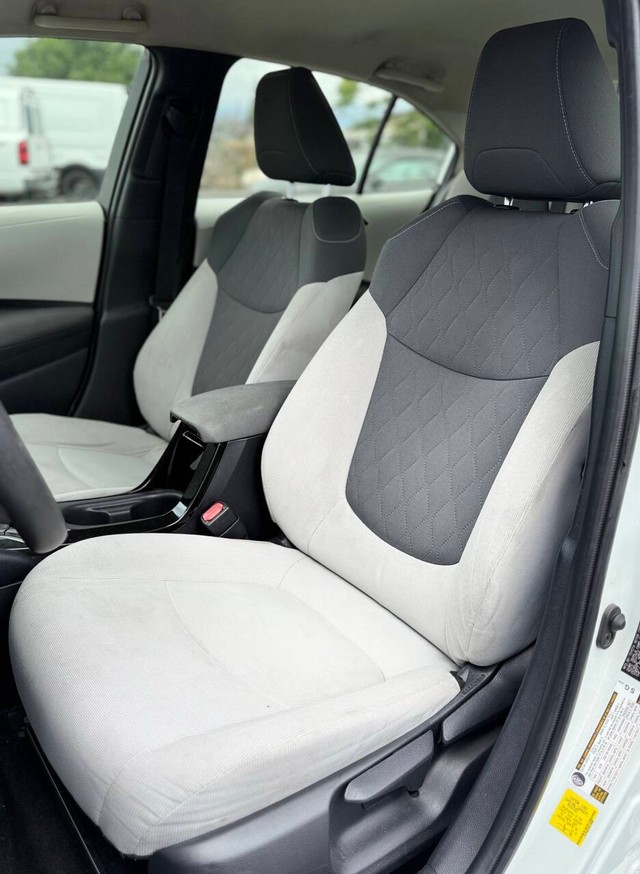 Toyota Corolla Vehicle Full-screen Gallery Image 11