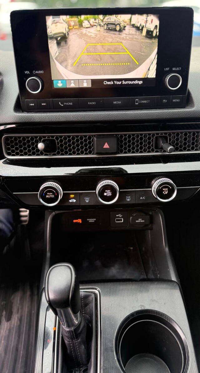 Honda Civic Sedan Vehicle Full-screen Gallery Image 12