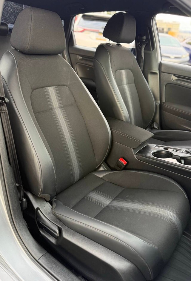 Honda Civic Sedan Vehicle Full-screen Gallery Image 14