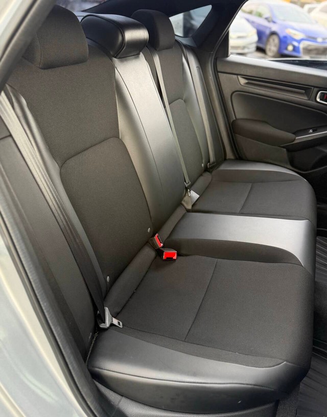 Honda Civic Sedan Vehicle Full-screen Gallery Image 16