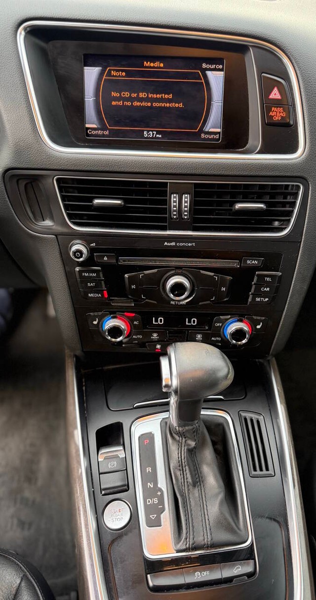 Audi Q5 Vehicle Full-screen Gallery Image 13