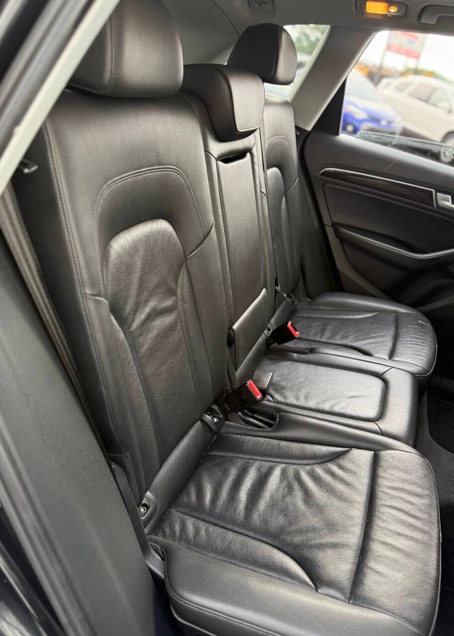 Audi Q5 Vehicle Full-screen Gallery Image 16