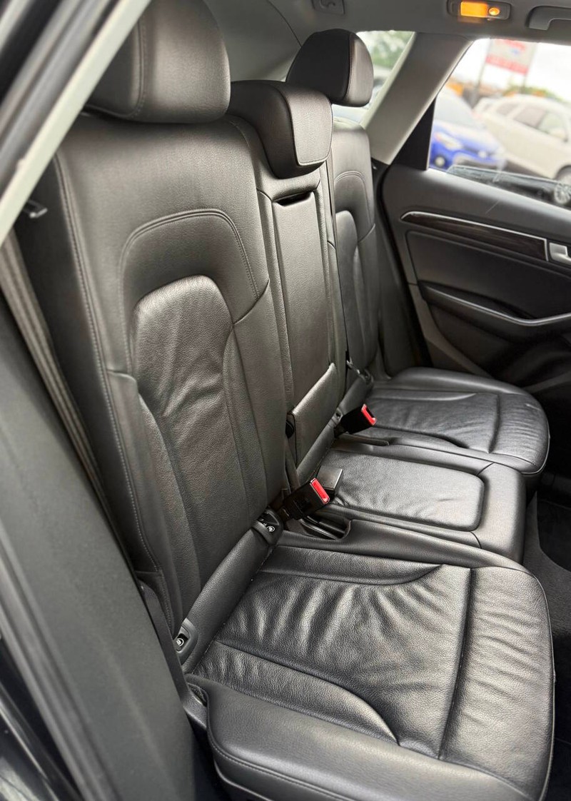 Audi Q5 Vehicle Full-screen Gallery Image 16