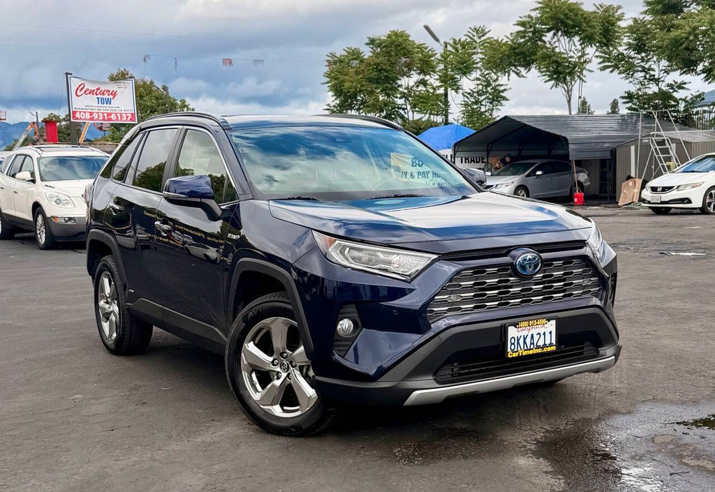 Toyota RAV4 Hybrid Vehicle Full-screen Gallery Image 02