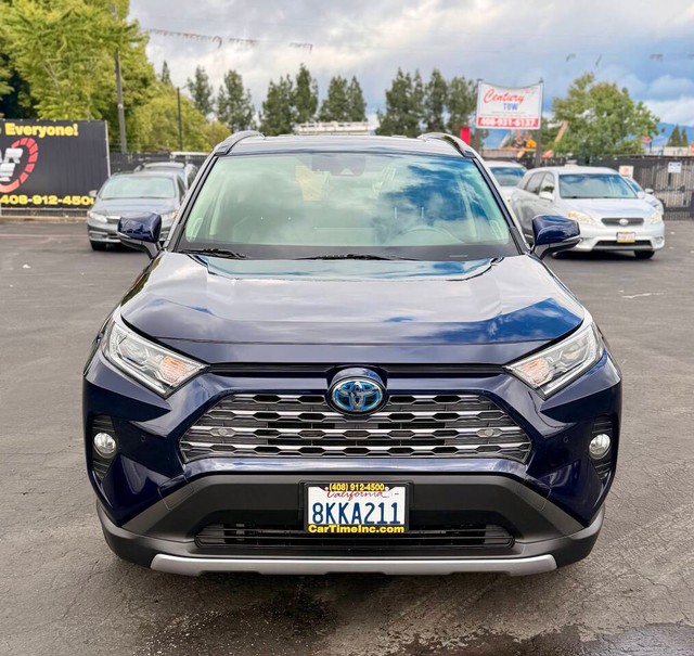 Toyota RAV4 Hybrid Vehicle Full-screen Gallery Image 08