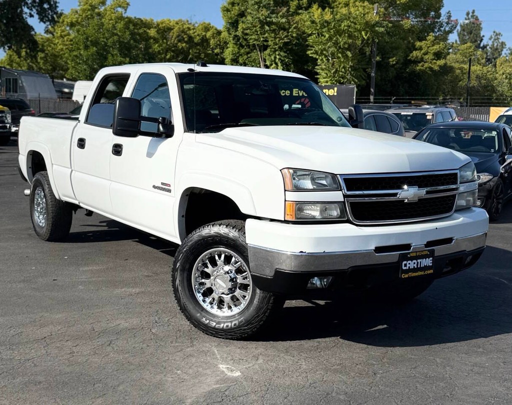 Chevrolet Silverado 2500HD Vehicle Full-screen Gallery Image 03