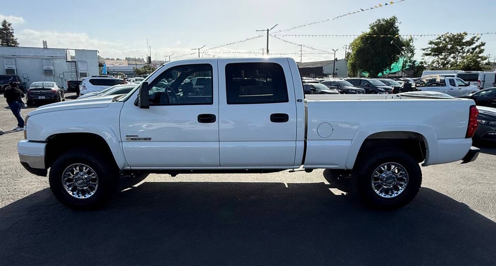 Chevrolet Silverado 2500HD Vehicle Full-screen Gallery Image 04