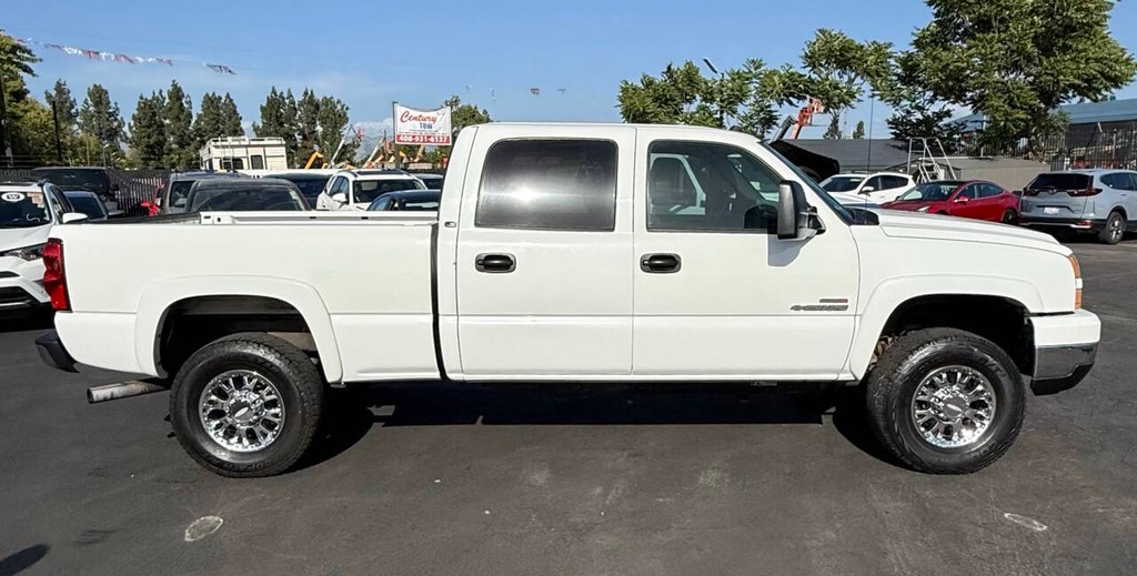 Chevrolet Silverado 2500HD Vehicle Full-screen Gallery Image 05