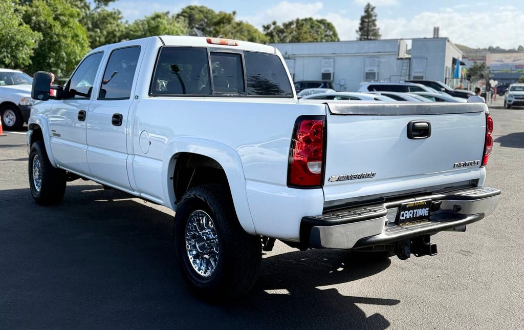 Chevrolet Silverado 2500HD Vehicle Full-screen Gallery Image 06