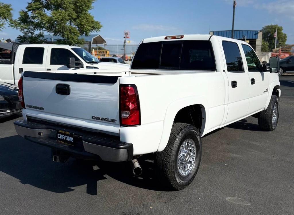 Chevrolet Silverado 2500HD Vehicle Full-screen Gallery Image 08