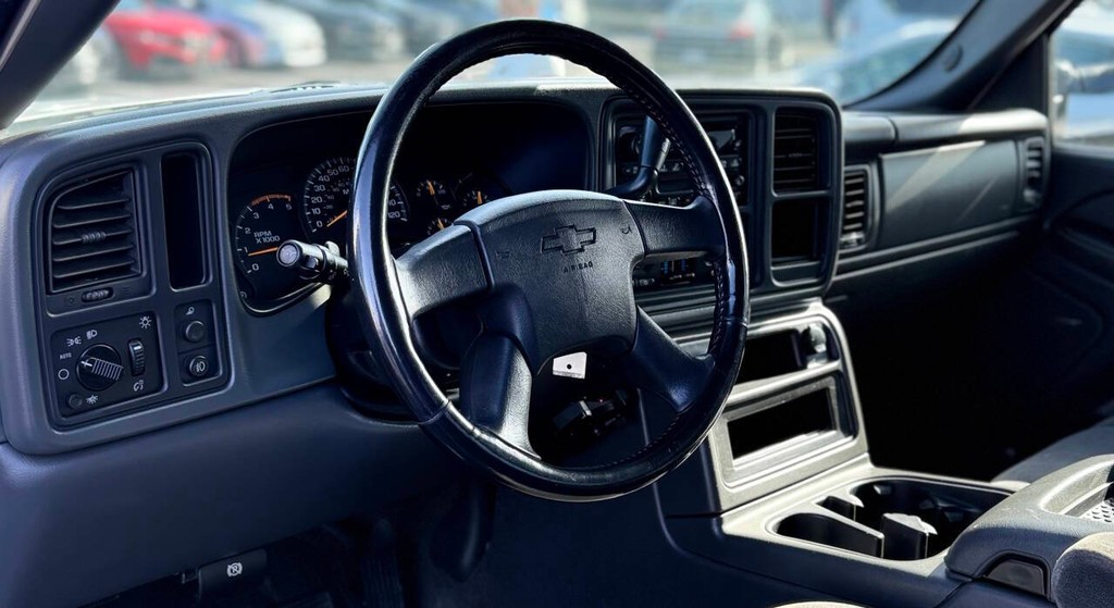 Chevrolet Silverado 2500HD Vehicle Full-screen Gallery Image 09