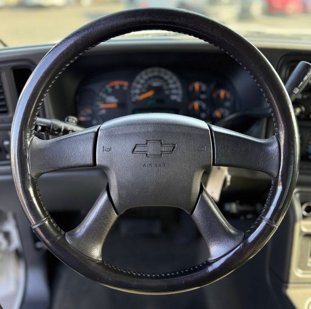 Chevrolet Silverado 2500HD Vehicle Full-screen Gallery Image 10