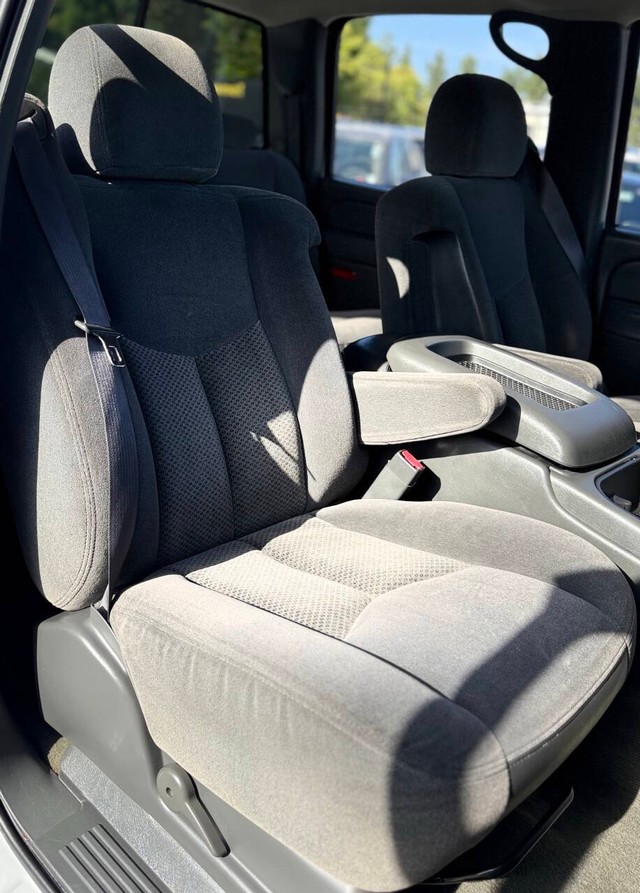 Chevrolet Silverado 2500HD Vehicle Full-screen Gallery Image 13