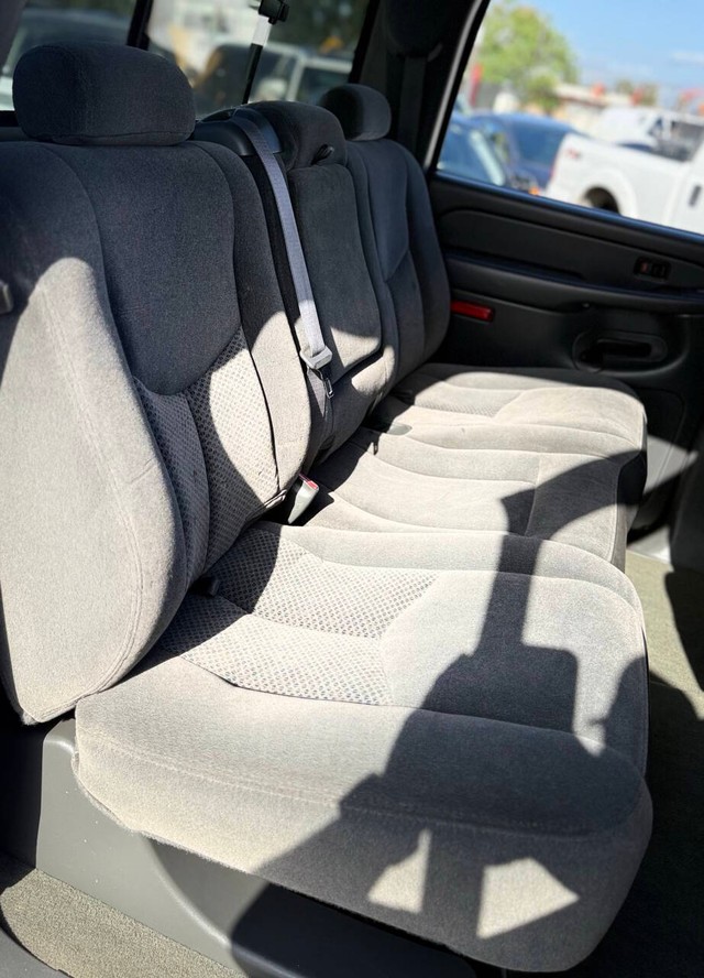 Chevrolet Silverado 2500HD Vehicle Full-screen Gallery Image 14