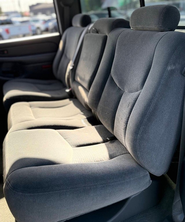 Chevrolet Silverado 2500HD Vehicle Full-screen Gallery Image 15