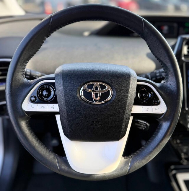 Toyota Prius Vehicle Full-screen Gallery Image 10