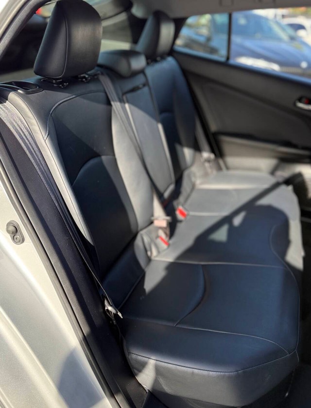 Toyota Prius Vehicle Full-screen Gallery Image 14