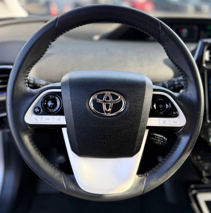 Toyota Prius Vehicle Full-screen Gallery Image 10
