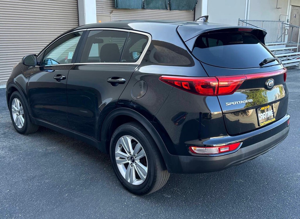 Kia Sportage Vehicle Full-screen Gallery Image 08