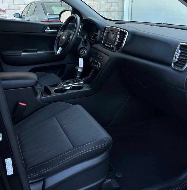 Kia Sportage Vehicle Full-screen Gallery Image 11