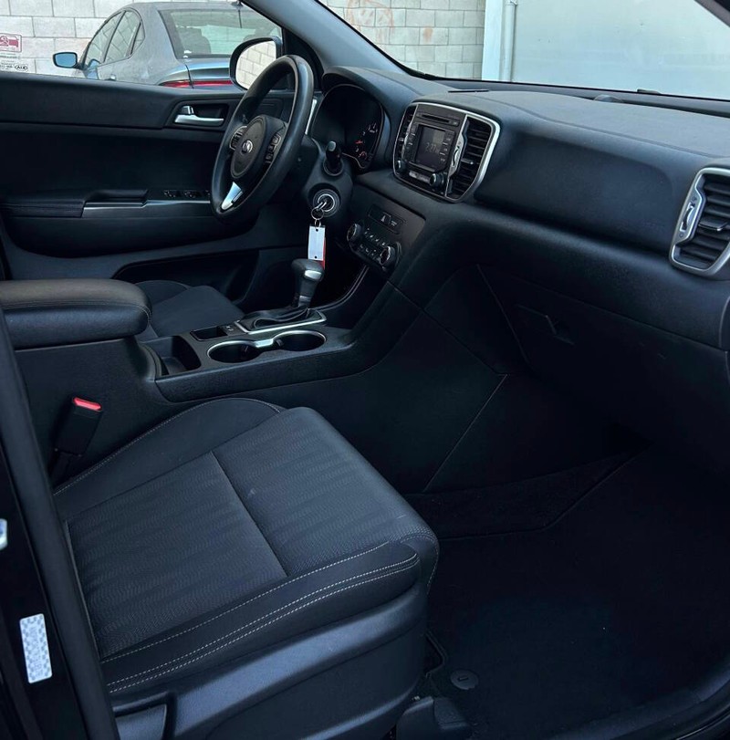 Kia Sportage Vehicle Full-screen Gallery Image 11