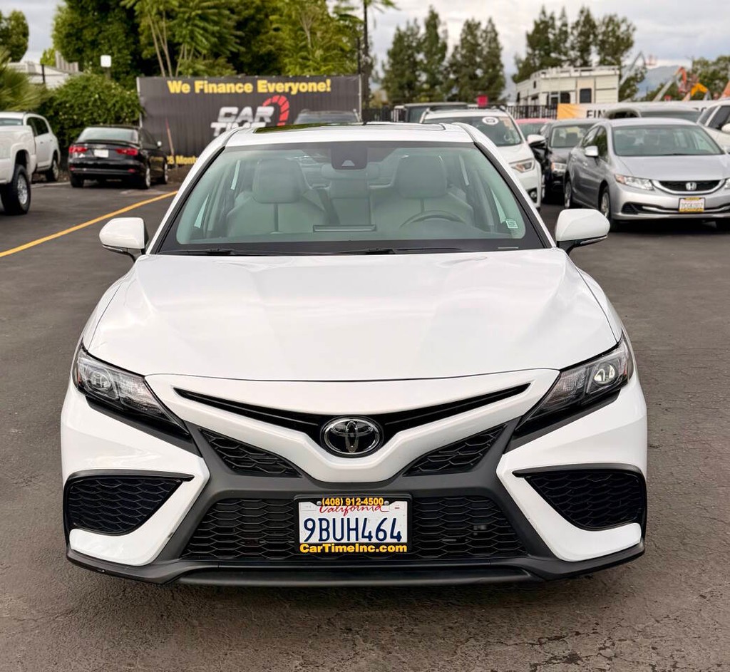 Toyota Camry Vehicle Full-screen Gallery Image 03