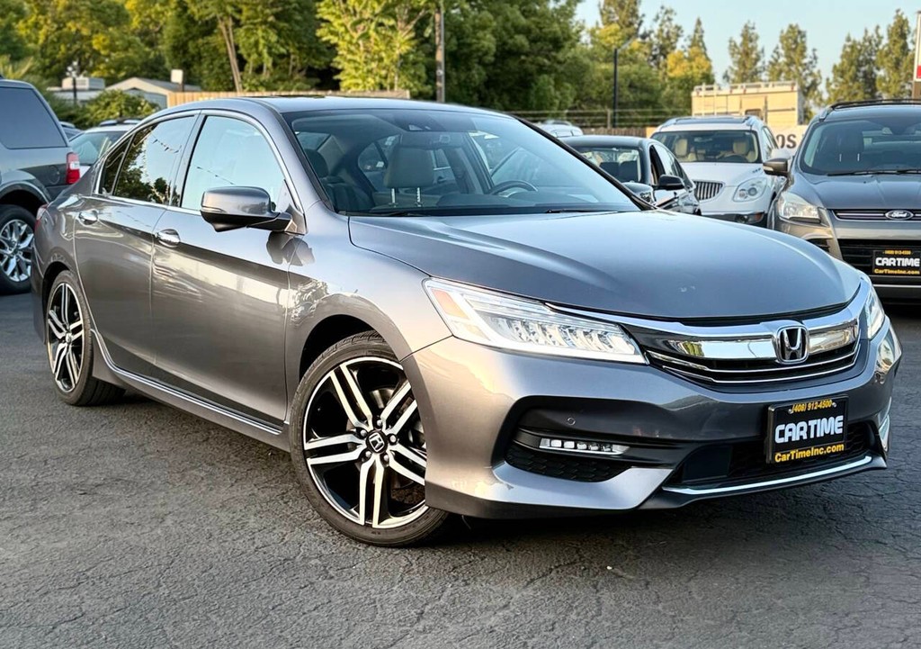 Honda Accord Sedan Vehicle Full-screen Gallery Image 03