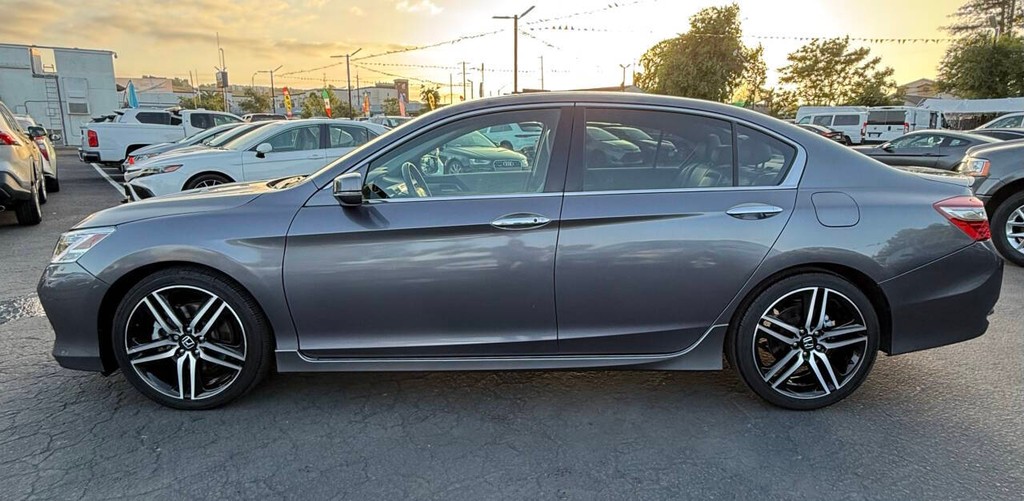 Honda Accord Sedan Vehicle Full-screen Gallery Image 04