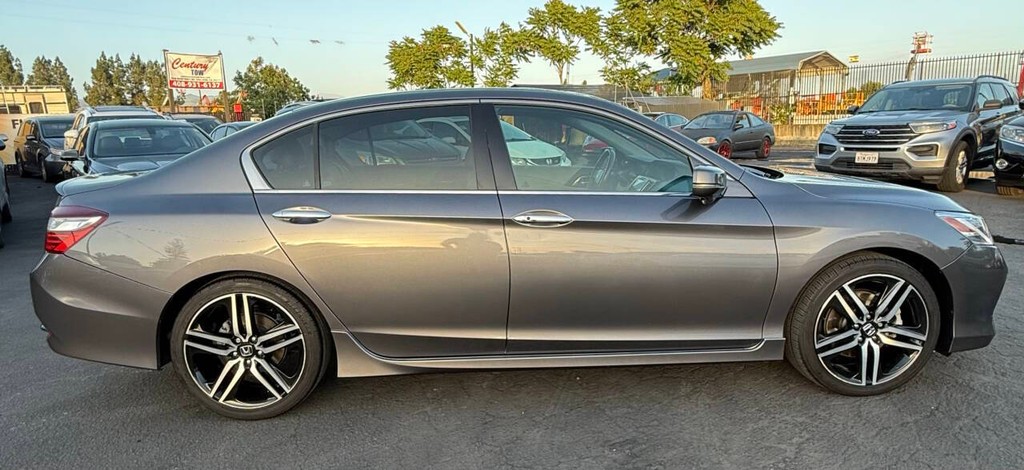 Honda Accord Sedan Vehicle Full-screen Gallery Image 05