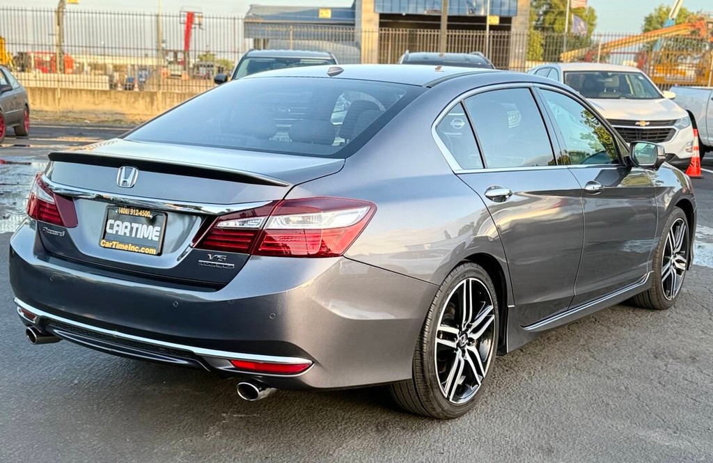 Honda Accord Sedan Vehicle Full-screen Gallery Image 06
